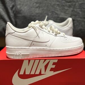 Nike Air sneakers Men’s 10.5/Women’s 12